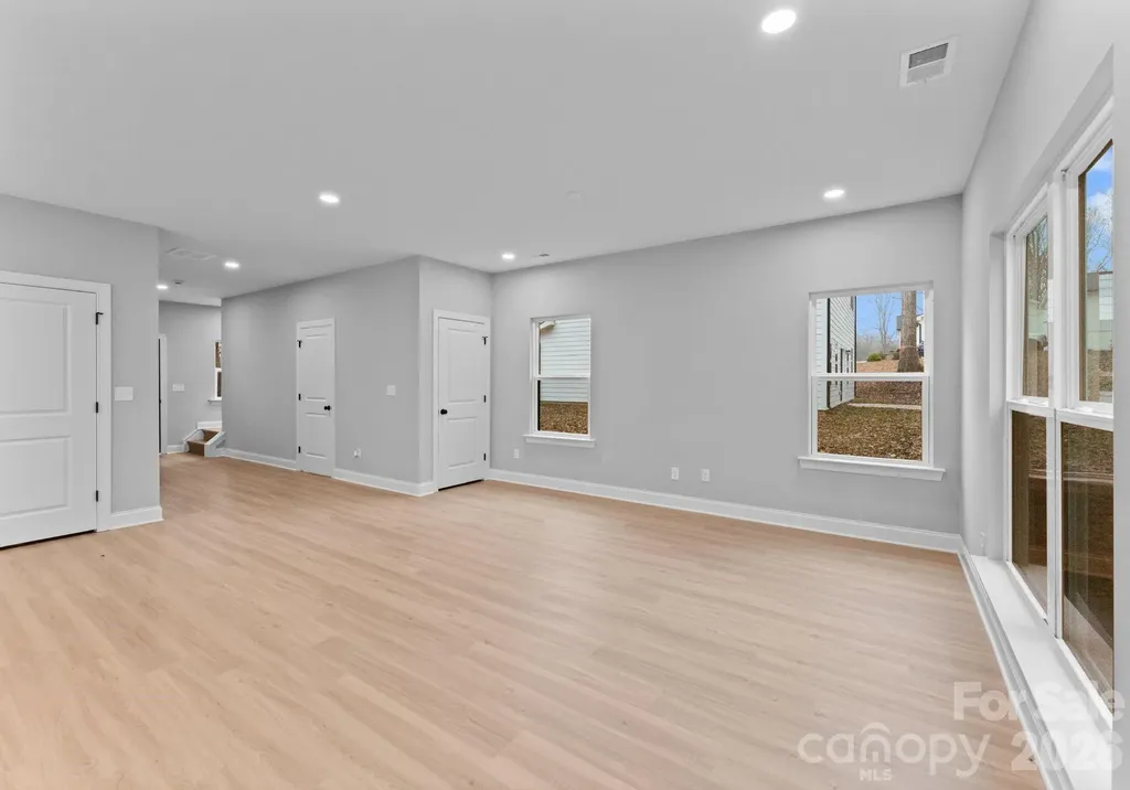 8823 Dogwood Drive Charlotte NC 28215