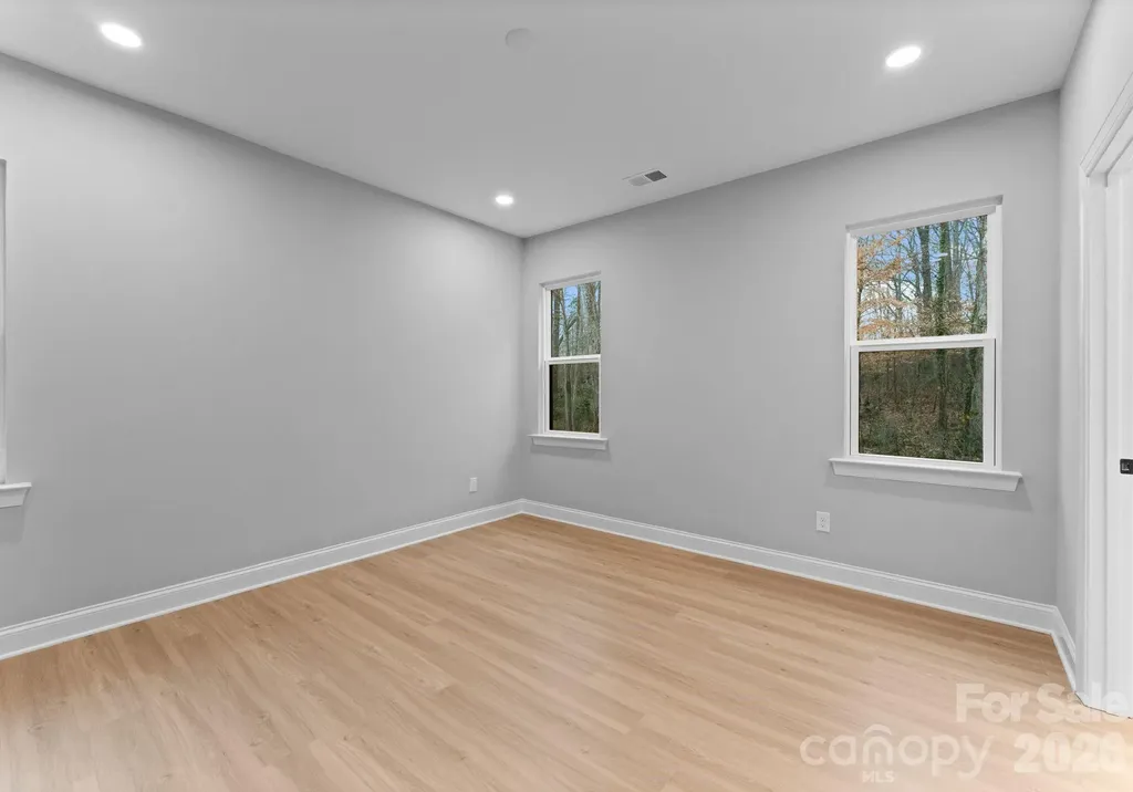 8823 Dogwood Drive Charlotte NC 28215