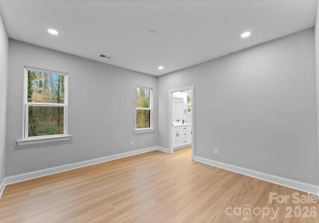 8823 Dogwood Drive Charlotte NC 28215