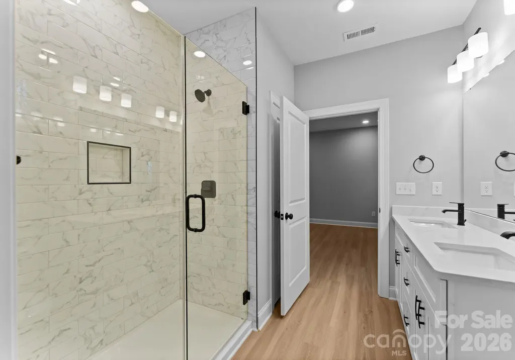 8823 Dogwood Drive Charlotte NC 28215