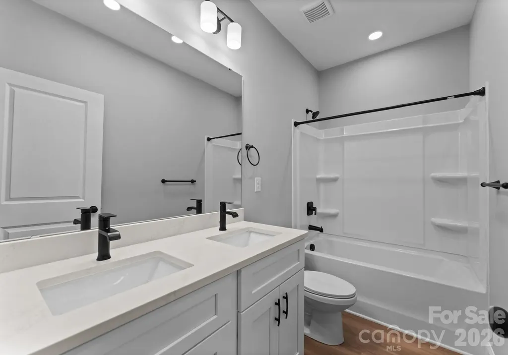 8823 Dogwood Drive Charlotte NC 28215
