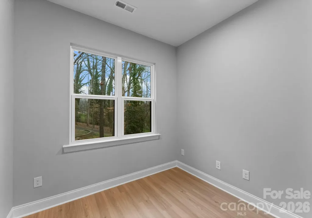 8823 Dogwood Drive Charlotte NC 28215