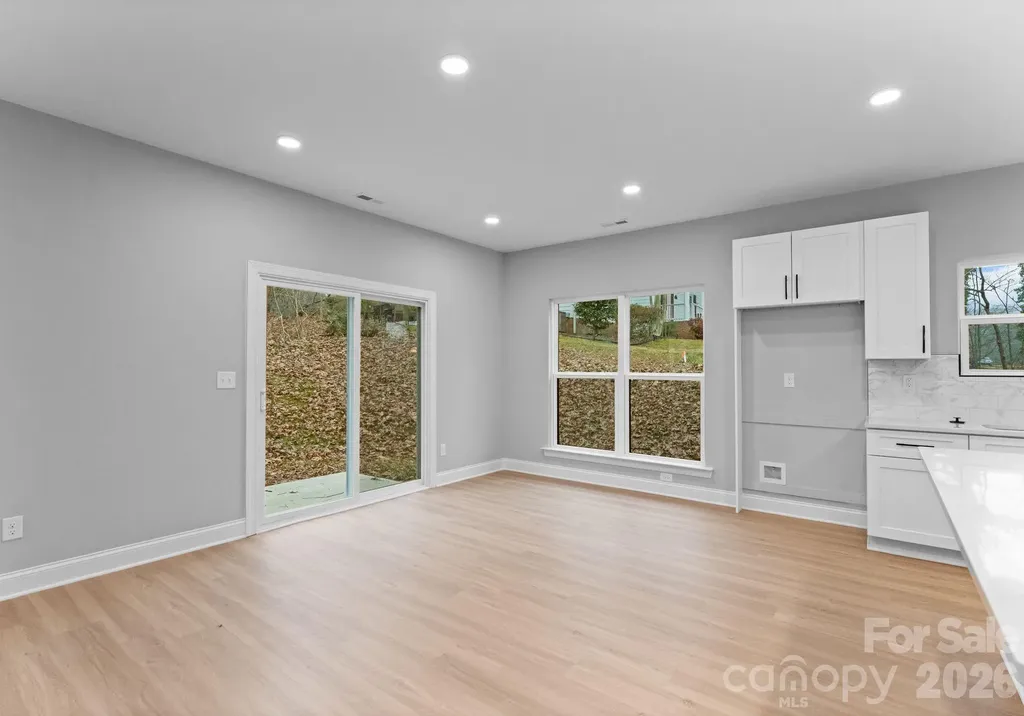 8823 Dogwood Drive Charlotte NC 28215
