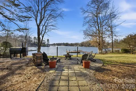 122 Lily Pad Loop Troutman NC 28166