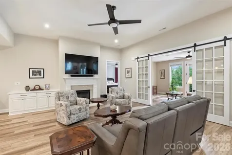 9610 Cresswind Boulevard Charlotte NC 28215