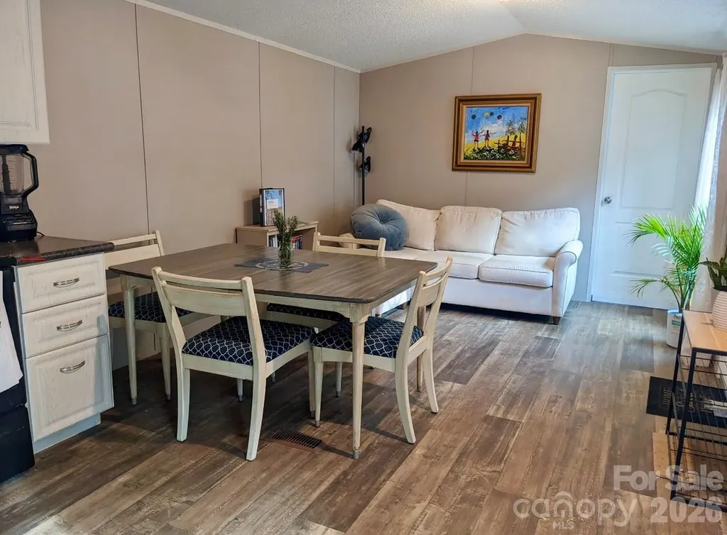 2828 E Pine Street Mount Airy NC 27030