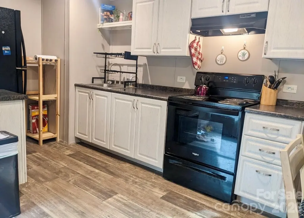 2828 E Pine Street Mount Airy NC 27030