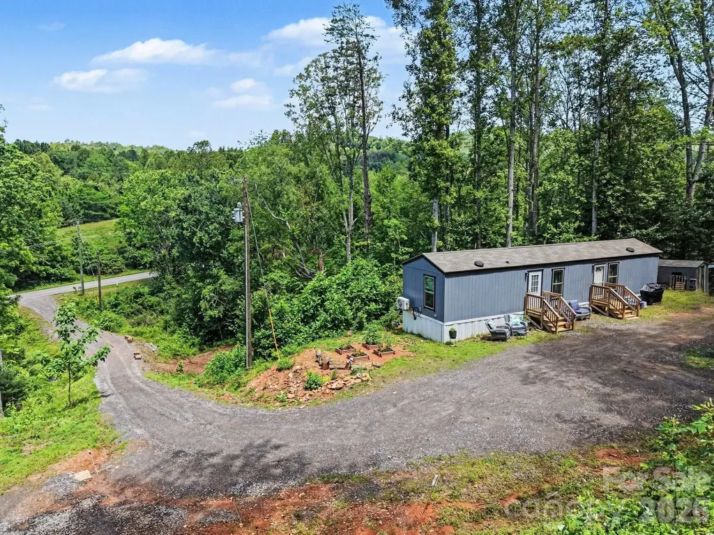 2828 E Pine Street Mount Airy NC 27030