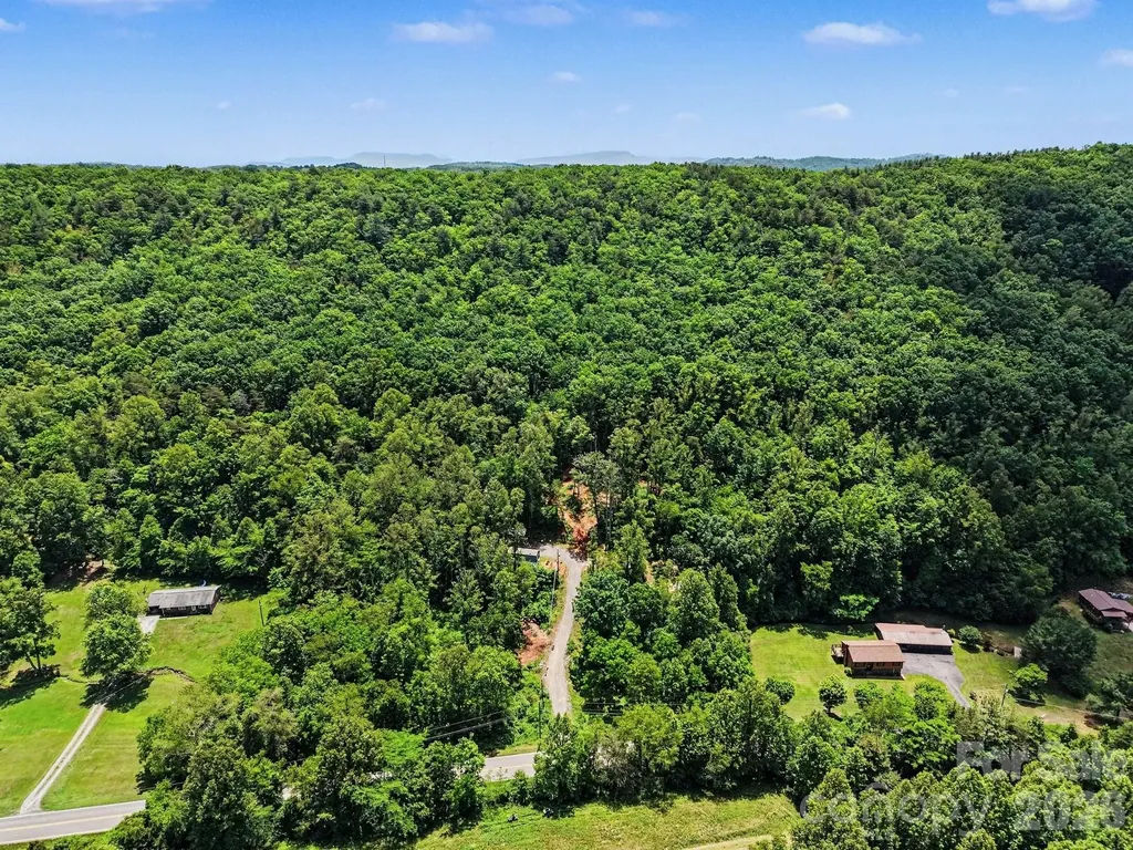 2828 E Pine Street Mount Airy NC 27030