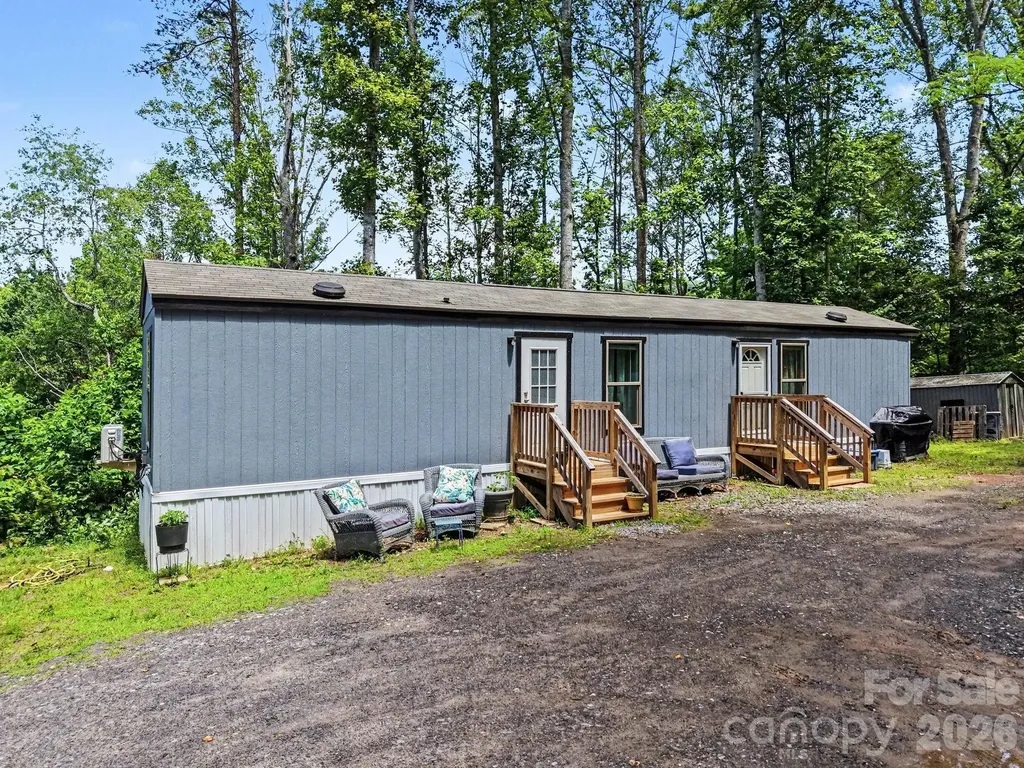 2828 E Pine Street Mount Airy NC 27030