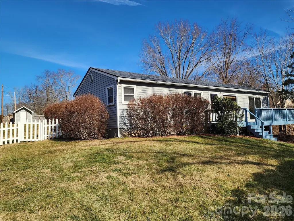 31 Stanley Street Candler NC 28715