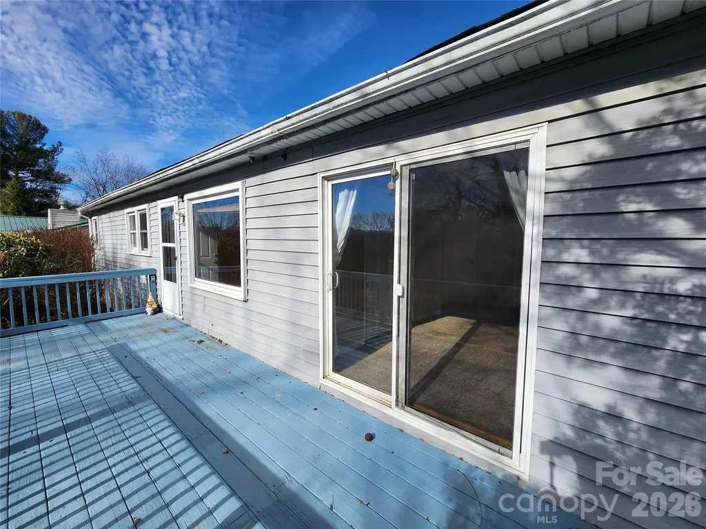 31 Stanley Street Candler NC 28715