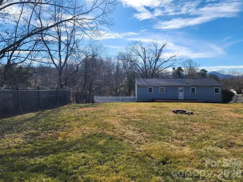 31 Stanley Street Candler NC 28715