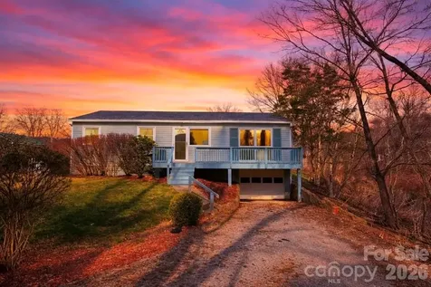 31 Stanley Street Candler NC 28715