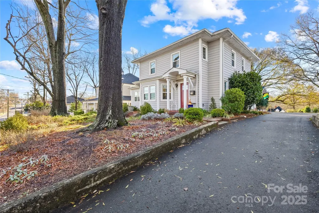 209 W 3rd Avenue Gastonia NC 28052