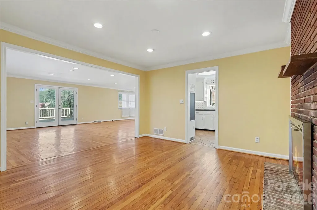 1215 Robinhood Circle Charlotte NC 28227