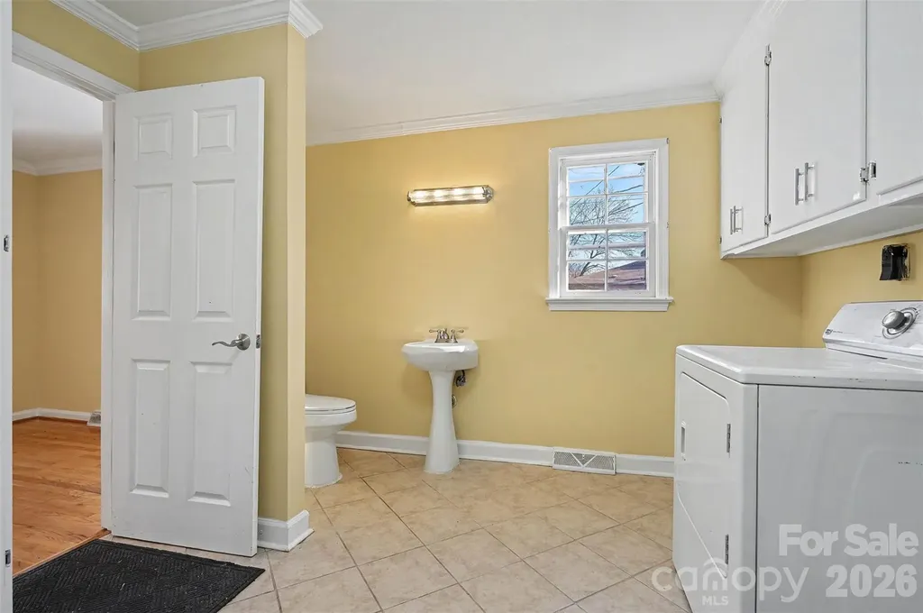 1215 Robinhood Circle Charlotte NC 28227