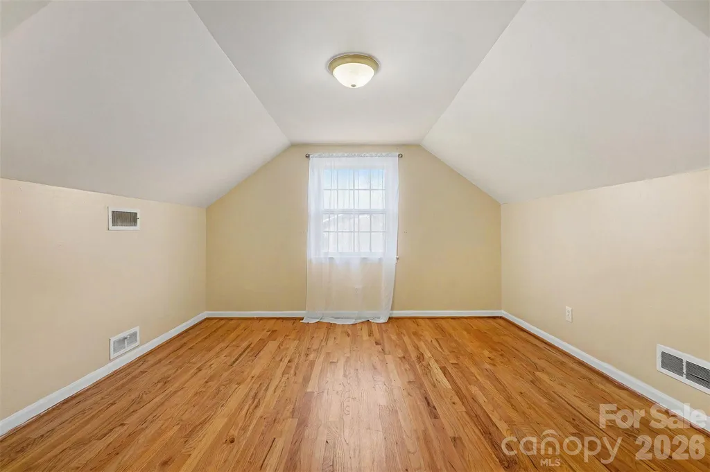 1215 Robinhood Circle Charlotte NC 28227