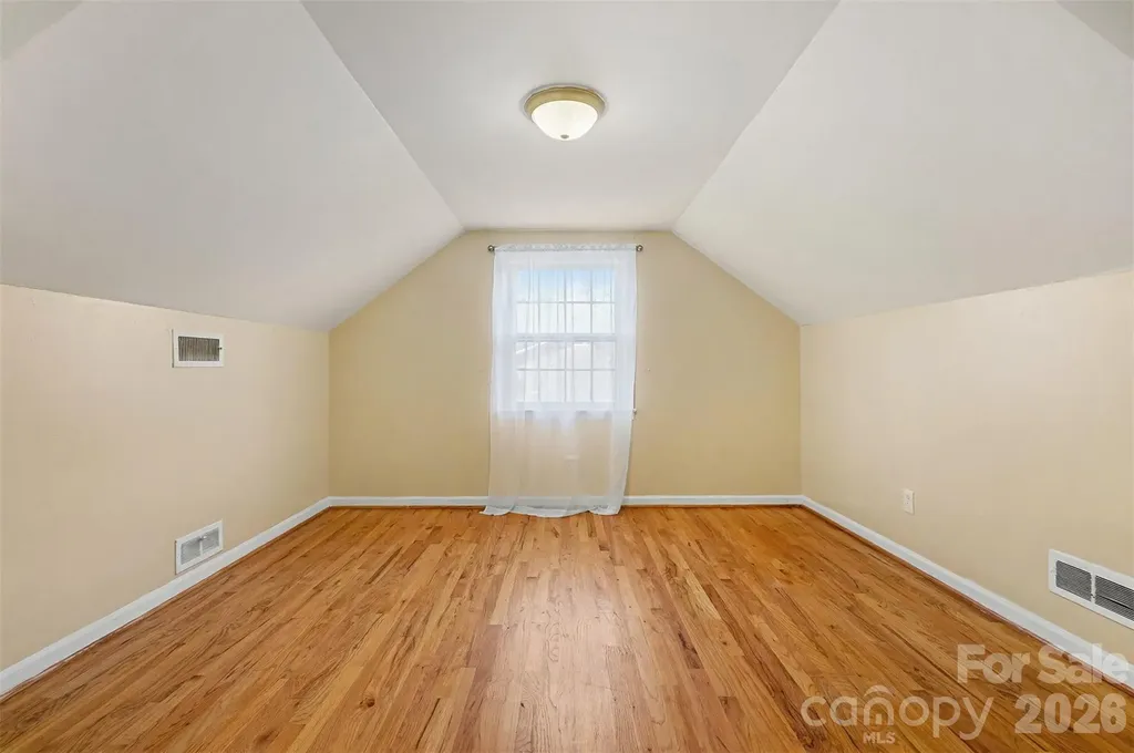 1215 Robinhood Circle Charlotte NC 28227