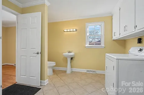 1215 Robinhood Circle Charlotte NC 28227