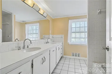 1215 Robinhood Circle Charlotte NC 28227