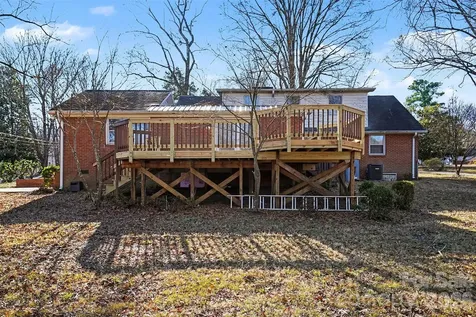 1215 Robinhood Circle Charlotte NC 28227