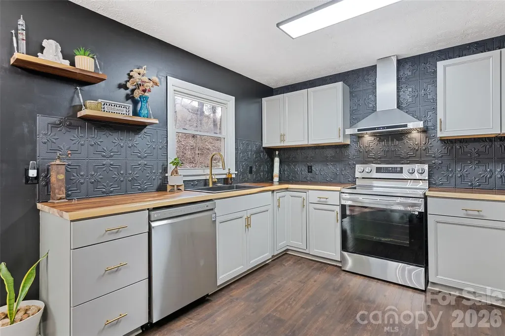 144 Pinehaven Drive Clyde NC 28721
