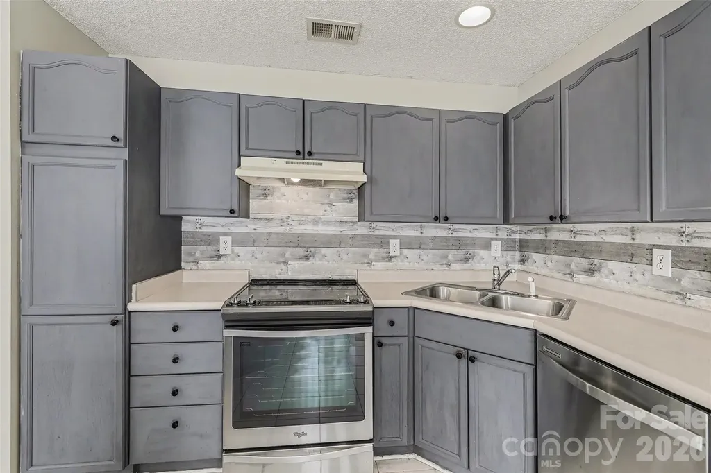 4557 Antelope Lane Charlotte NC 28269