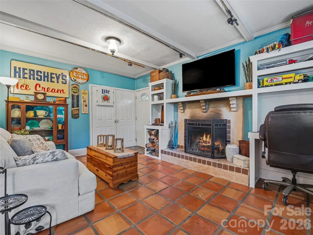 416 S Cherokee Avenue Black Mountain NC 28711