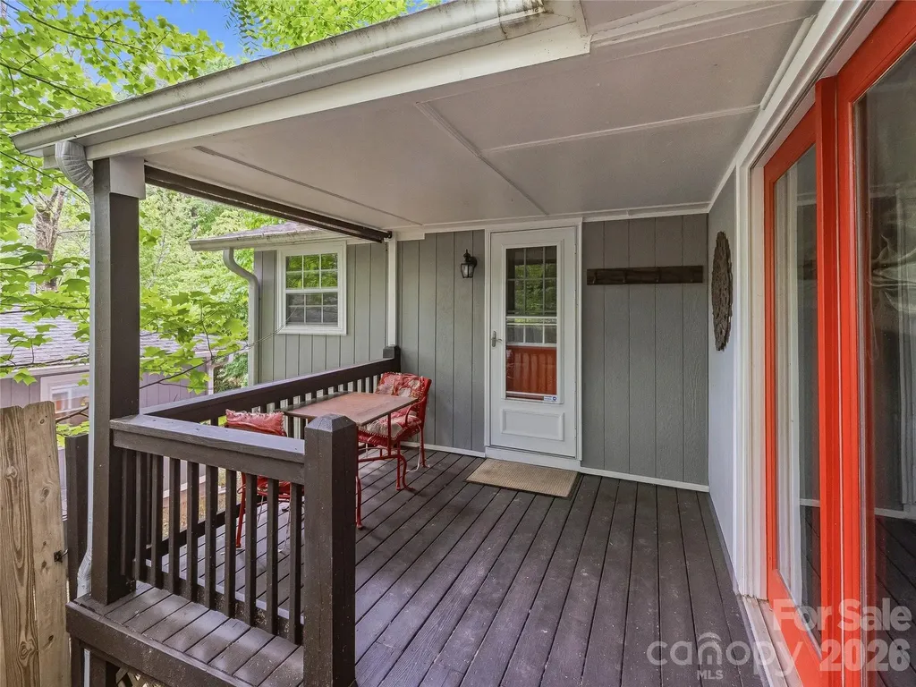 416 S Cherokee Avenue Black Mountain NC 28711