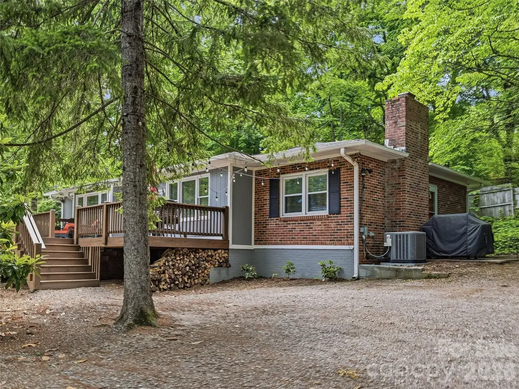 416 S Cherokee Avenue Black Mountain NC 28711