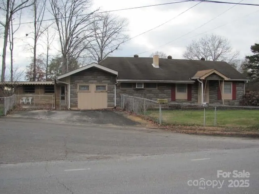 1103 E Main Street E Dallas NC 28034