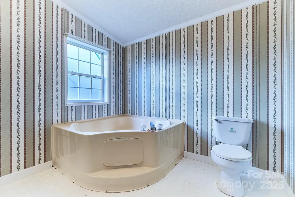 242 Granite Ridge Lane Winston Salem NC 27107