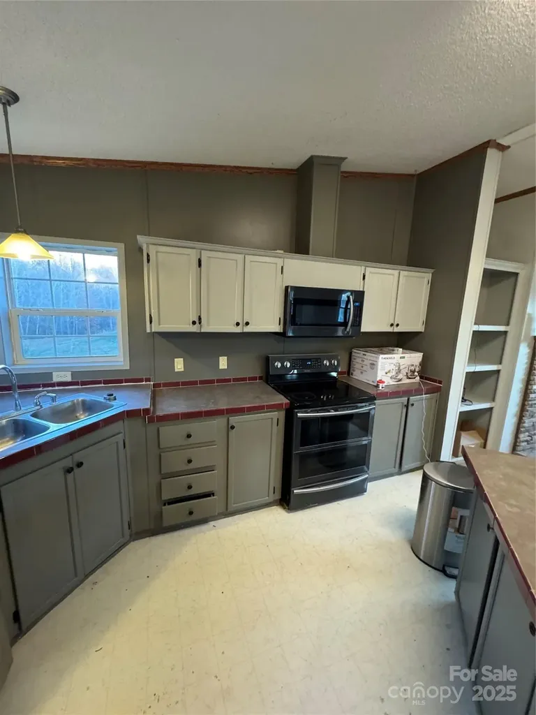242 Granite Ridge Lane Winston Salem NC 27107