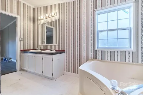 242 Granite Ridge Lane Winston Salem NC 27107