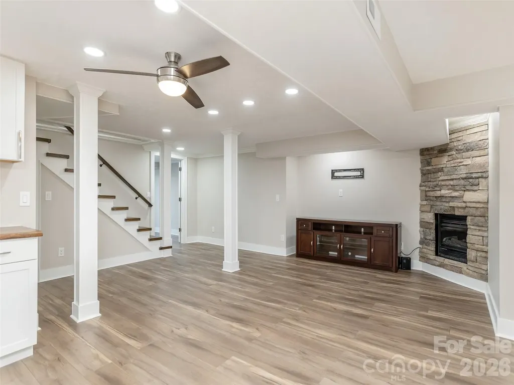 514 Whispering Hills Drive Hendersonville NC 28792