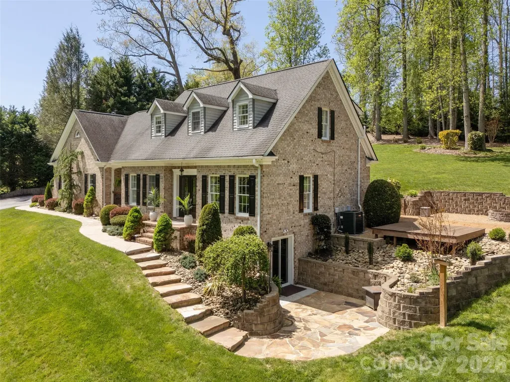 514 Whispering Hills Drive Hendersonville NC 28792