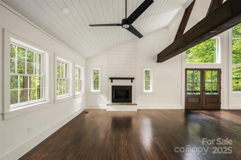 50 Turkey Trot Lane Burnsville NC 28714