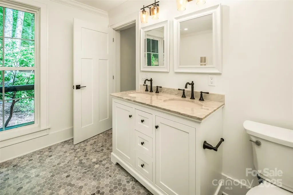 50 Turkey Trot Lane Burnsville NC 28714