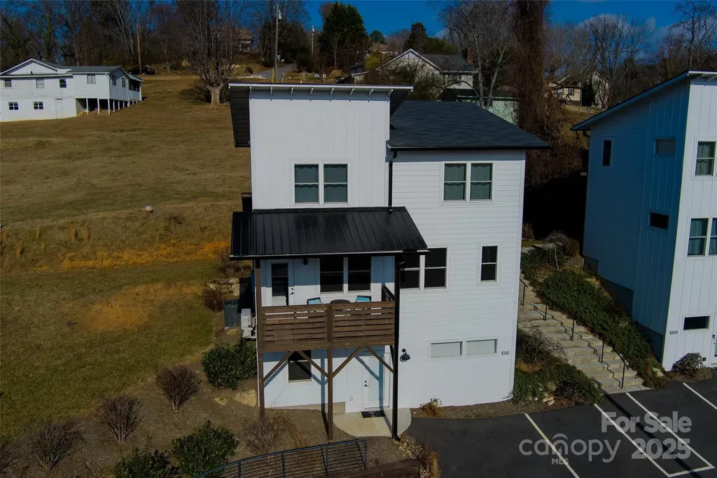 1061 Riverside Drive Asheville NC 28804