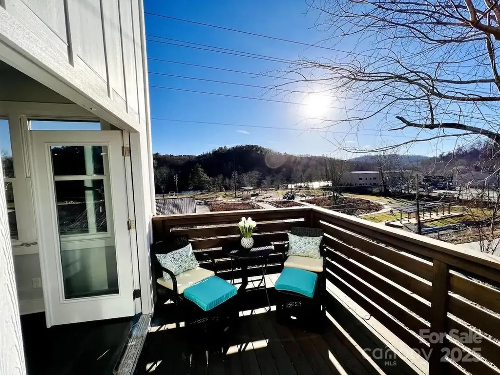 1057 Riverside Drive Asheville NC 28804