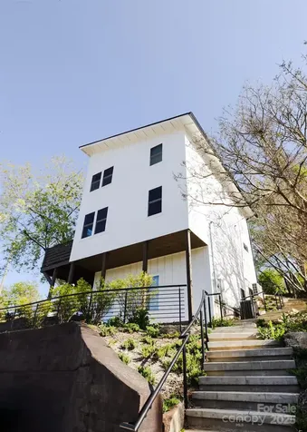 1057 Riverside Drive Asheville NC 28804