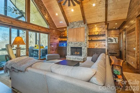 333 Kanasdatsi Drive Brevard NC 28712