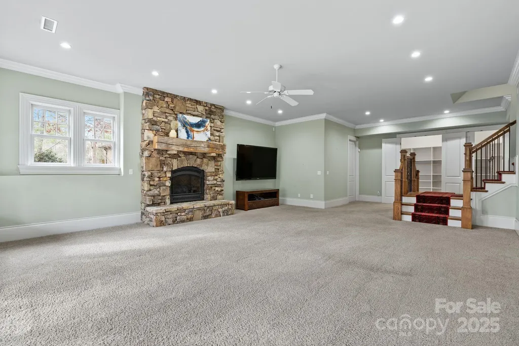 14 Landsdowne Court Asheville NC 28803