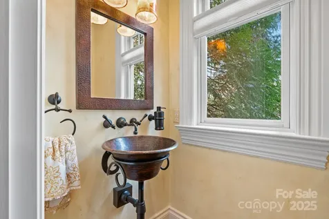 14 Landsdowne Court Asheville NC 28803