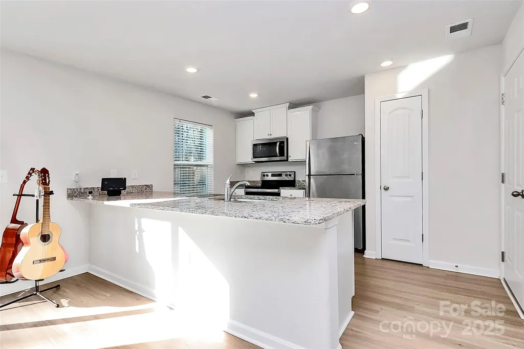 5209 Wolfridge Avenue Charlotte NC 28214
