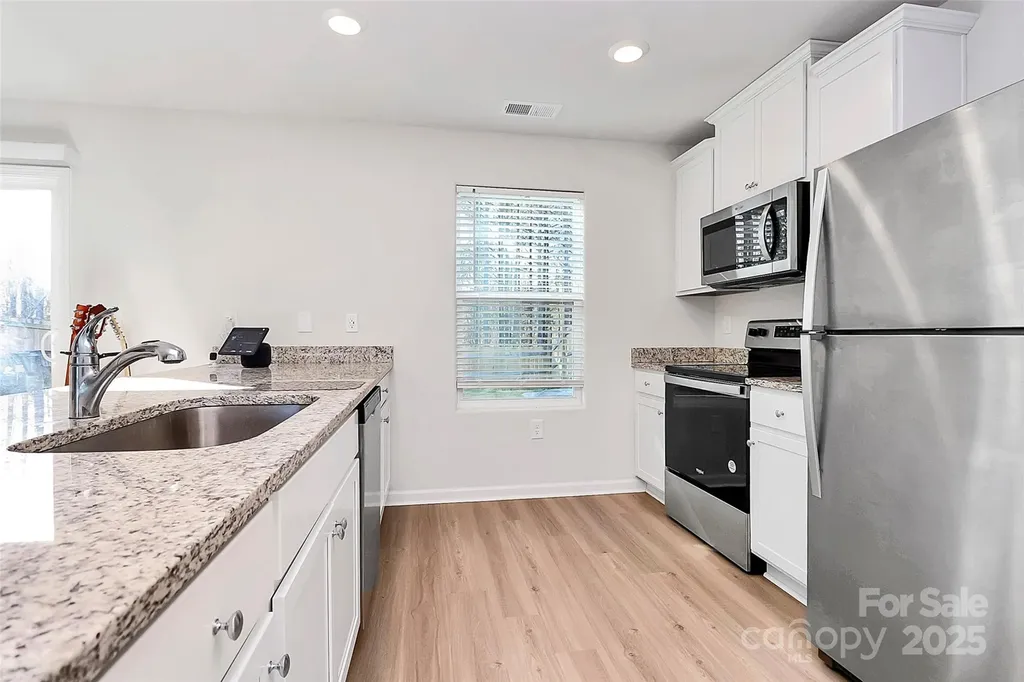 5209 Wolfridge Avenue Charlotte NC 28214