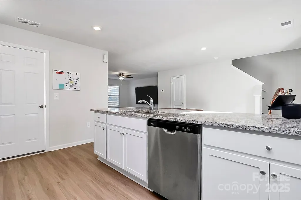 5209 Wolfridge Avenue Charlotte NC 28214