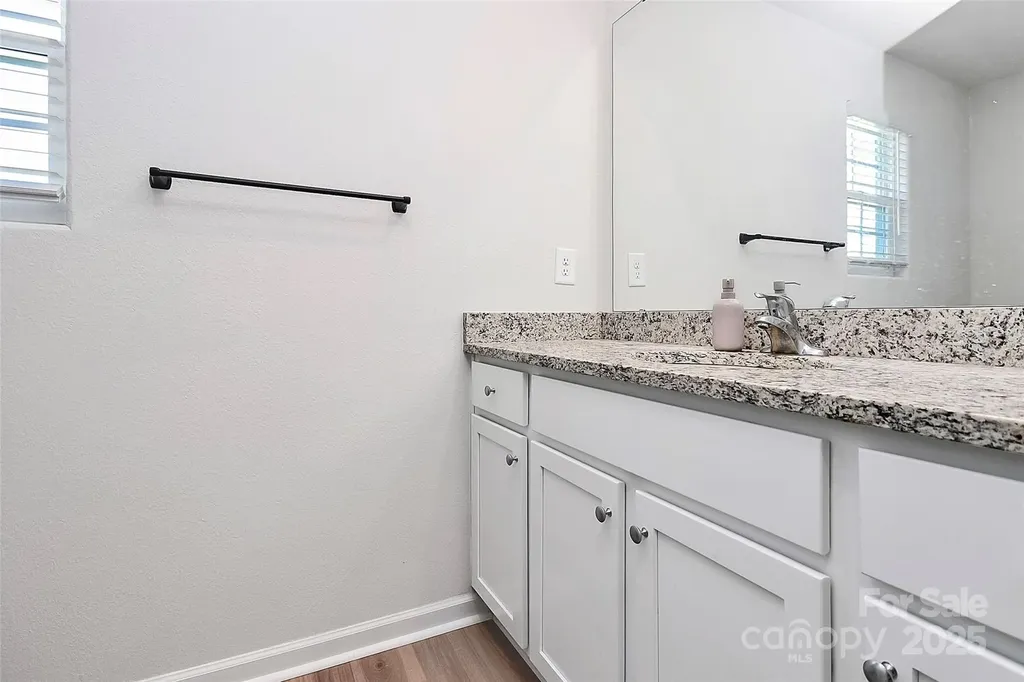 5209 Wolfridge Avenue Charlotte NC 28214