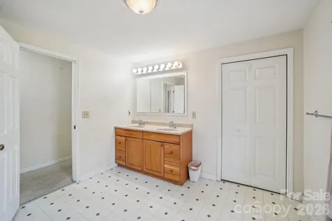 511 Oak Grove Road East Flat Rock NC 28731